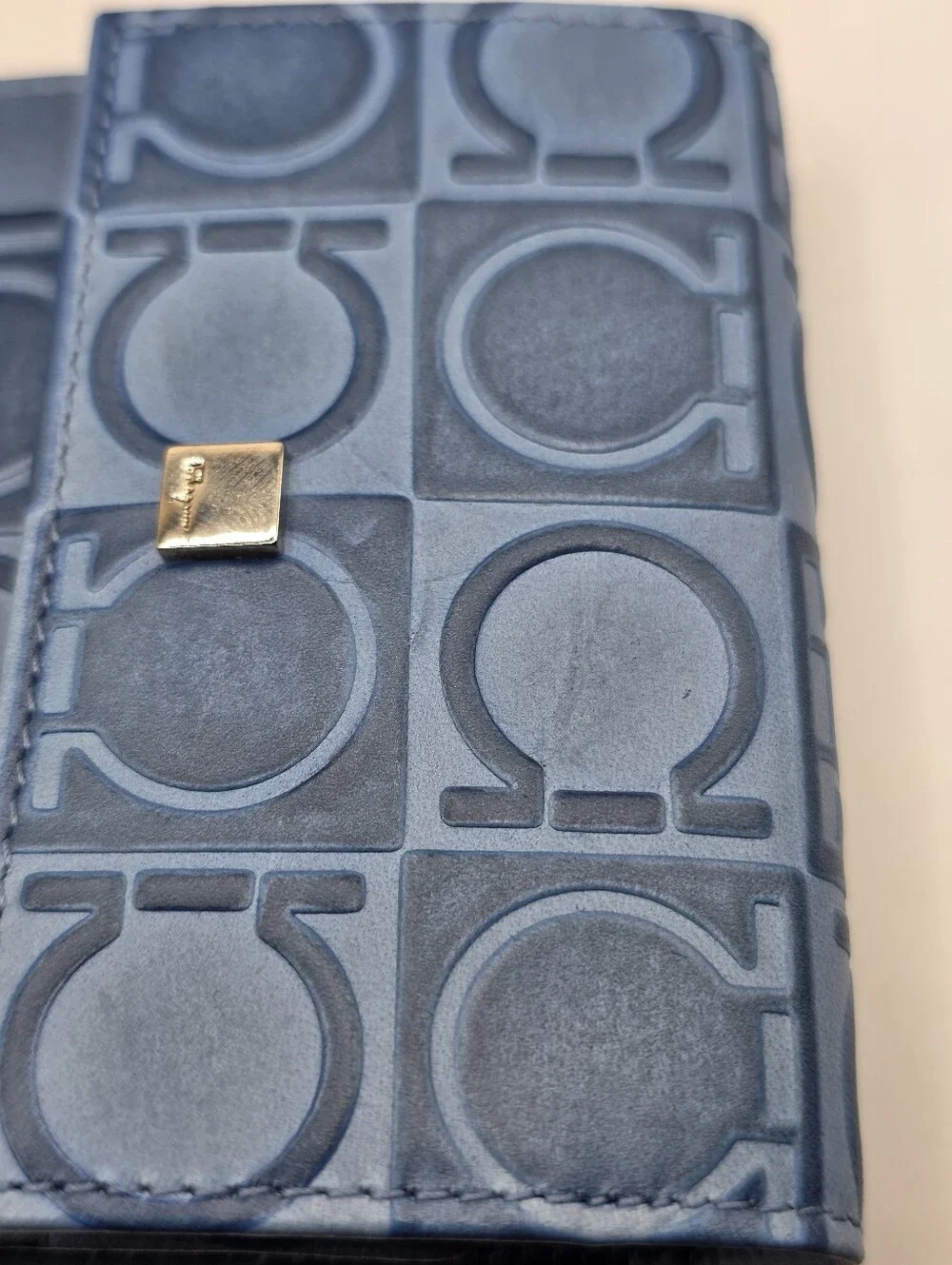 Salvatore Ferragamo Logo-Embossed Coin Pouch
